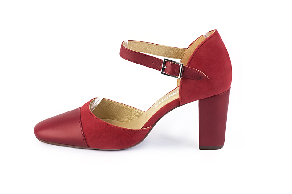 Cardinal red elegant closed-back heels, with an instep strap. Round toe. High block heels. - Florence KOOIJMAN